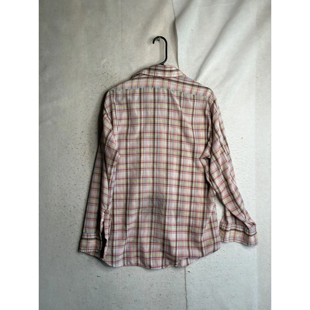 Levis button or white